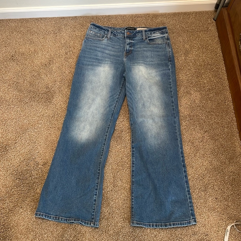 NWOT- BCBGeneration low rise baggy flare 11